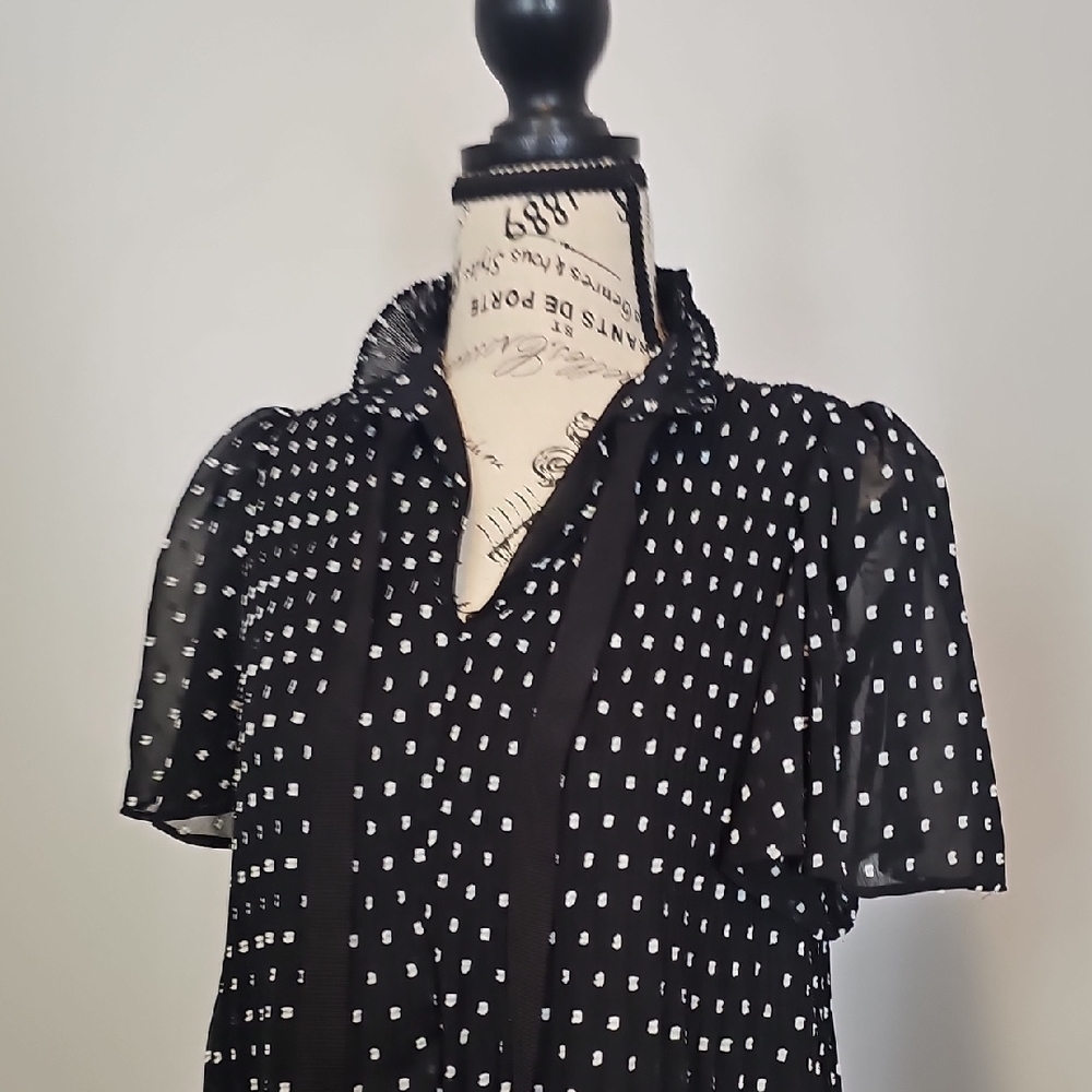 Max Studio Black and White Patterned Blouse